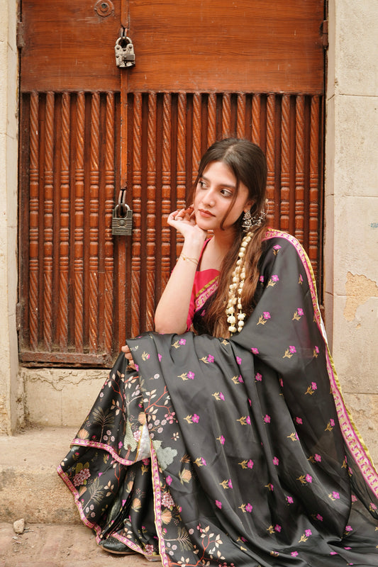 Gulbahar in Black