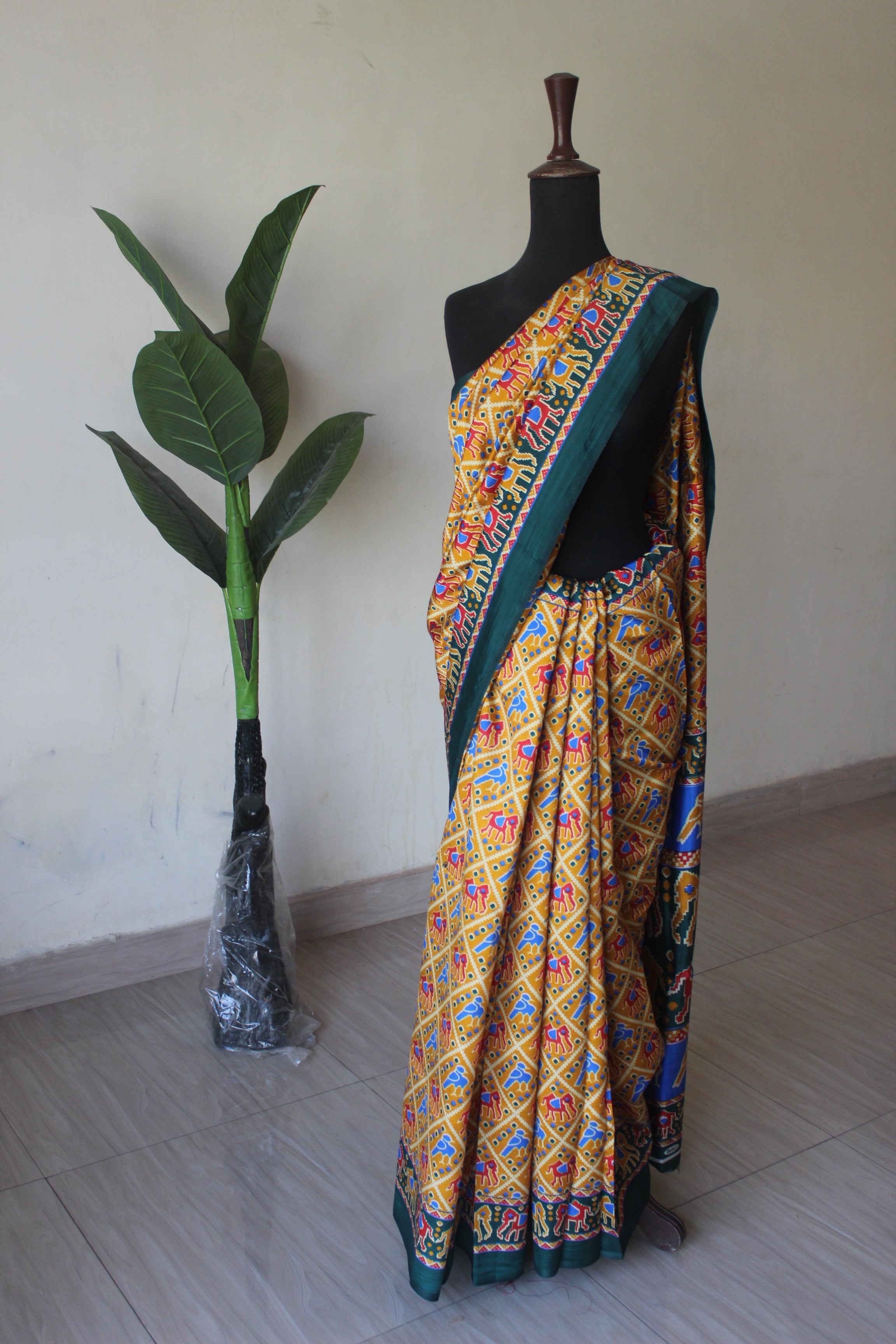Pakistan Rozi Raees Shop Rozana Lawn & Cotton Sarees Online in Pakistan - Saareeka