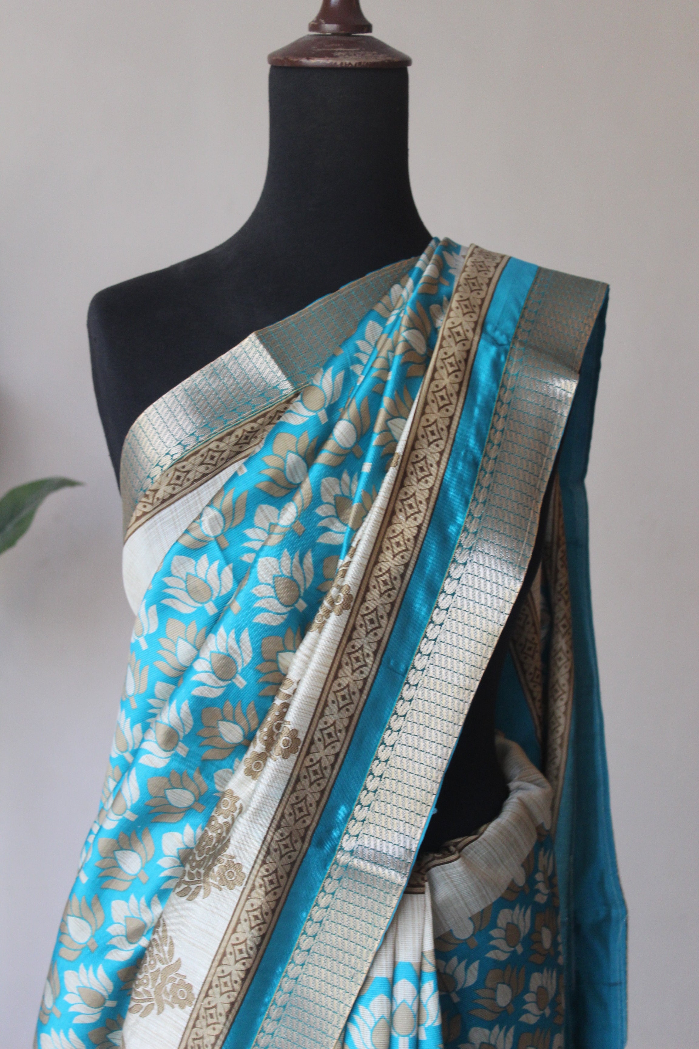Pakistan Rozi Raees Shop Rozana Lawn & Cotton Sarees Online in Pakistan - Saareeka