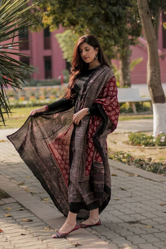 Order Pakistani Ajrak Dupattas Collection Online | Saareeka Order Pakistani Ajrak Dupattas Collection Online | Saareeka