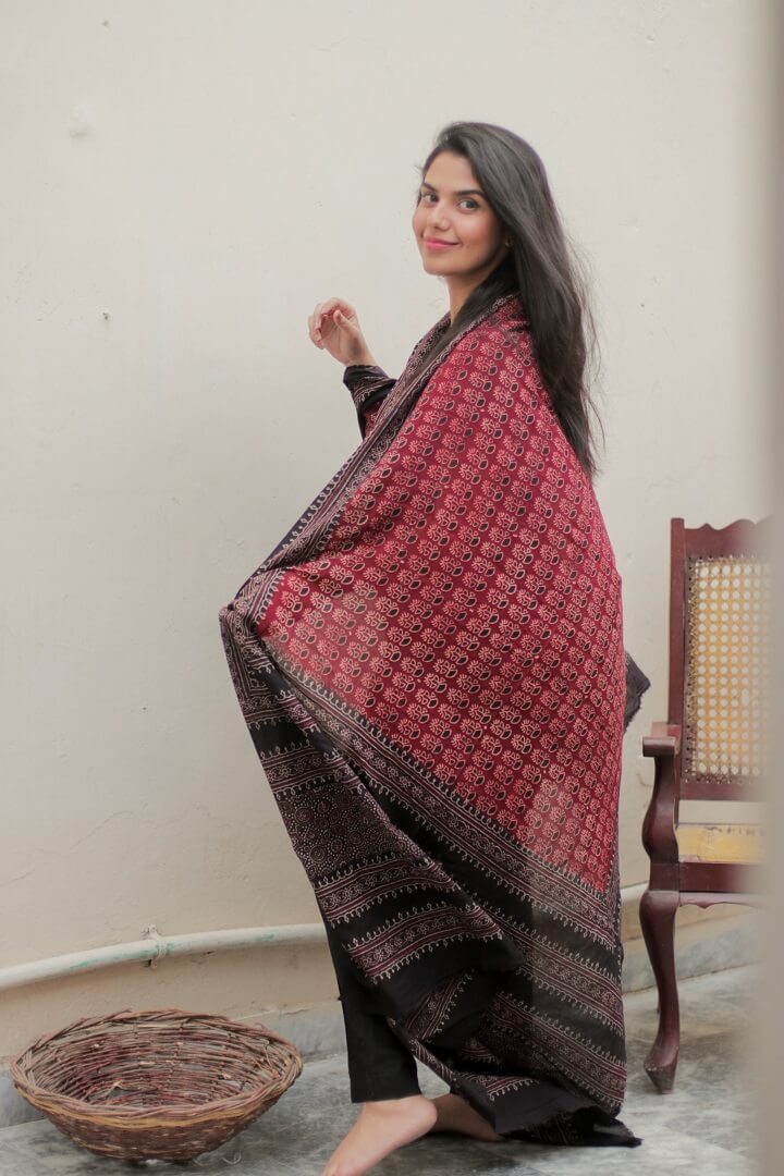 Petal Red Chadar