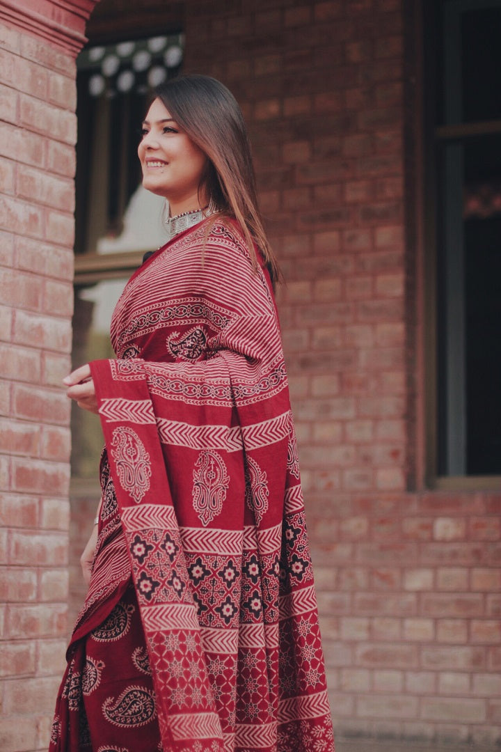 Sindhi Ajrak Saree Elegant Traditional Saree Online Saareeka Sindhi Ajrak Saree Elegant Traditional Saree Online Saareeka